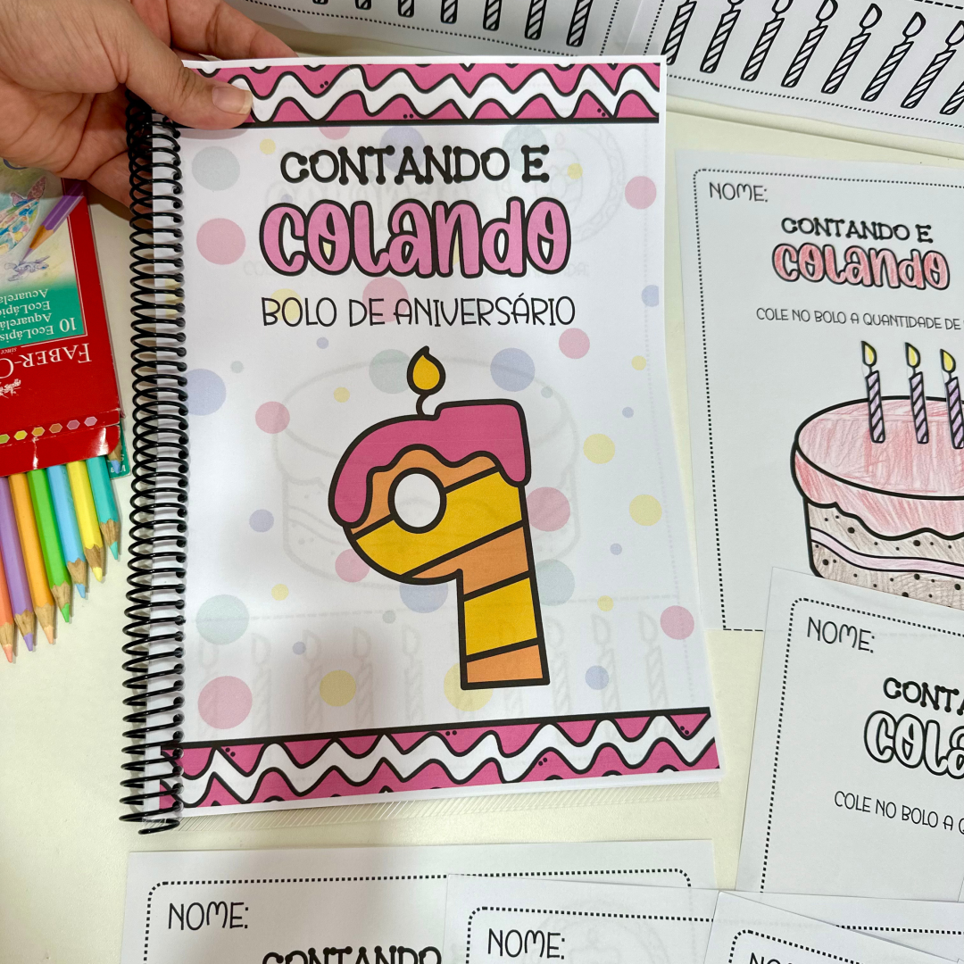 Contando E Colando Bolo De Aniversario
